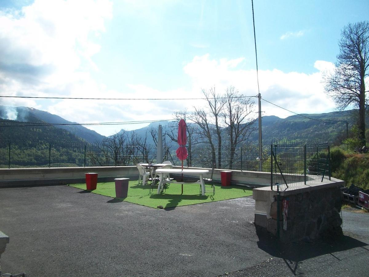 Vacances Au Pied Des Monts Du Cantal Laveissière Εξωτερικό φωτογραφία