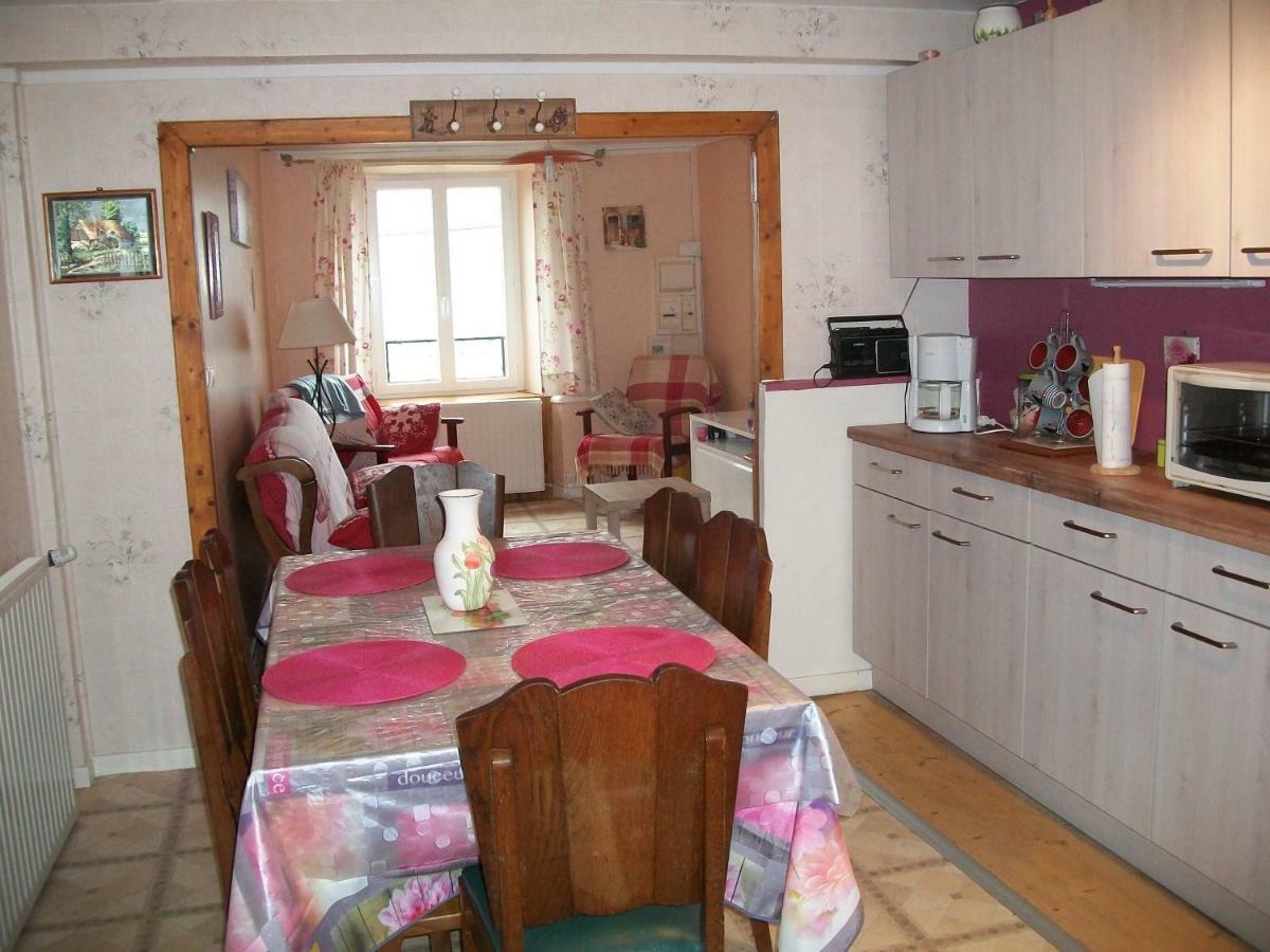 Vacances Au Pied Des Monts Du Cantal Laveissière Εξωτερικό φωτογραφία