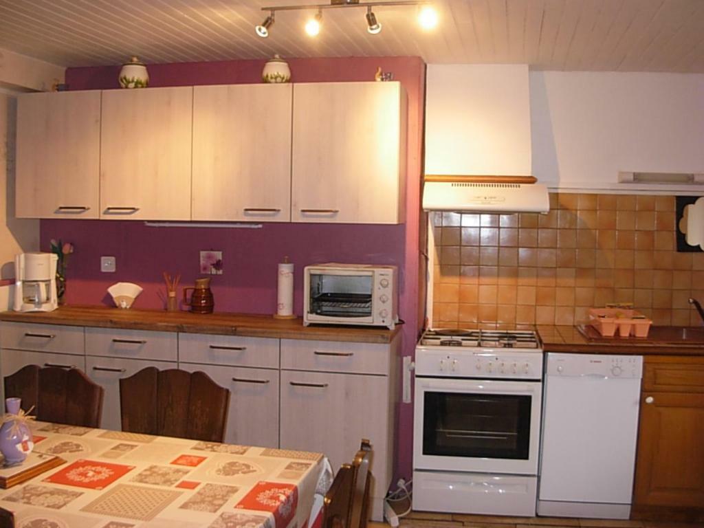 Vacances Au Pied Des Monts Du Cantal Laveissière Εξωτερικό φωτογραφία